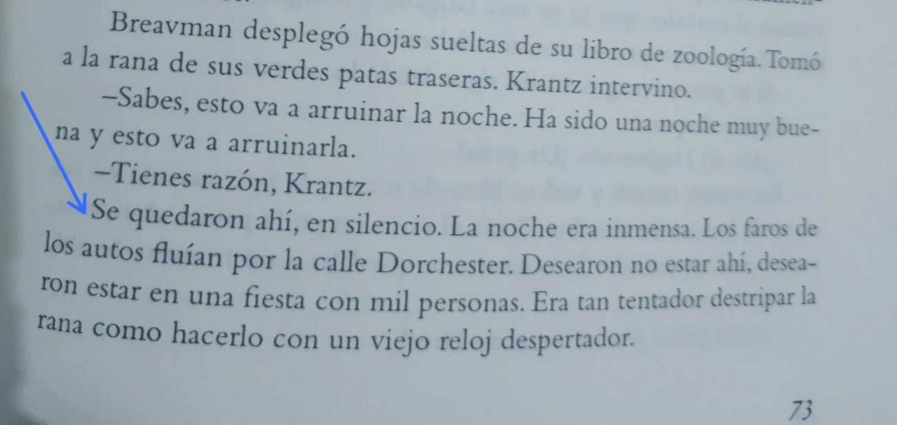 Un párrafo de Leonard Cohen en el que una flecha indica el uso de la sangría para marcar el nuevo párrafo luego del punto y aparte